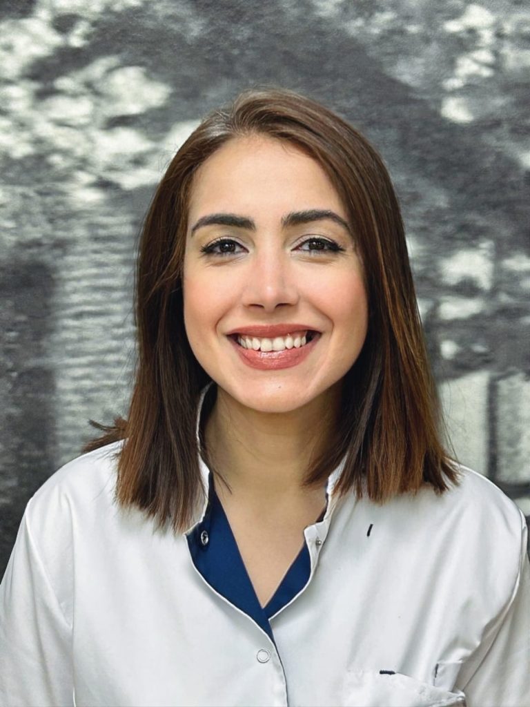 Sarah Ahmed, tandarts